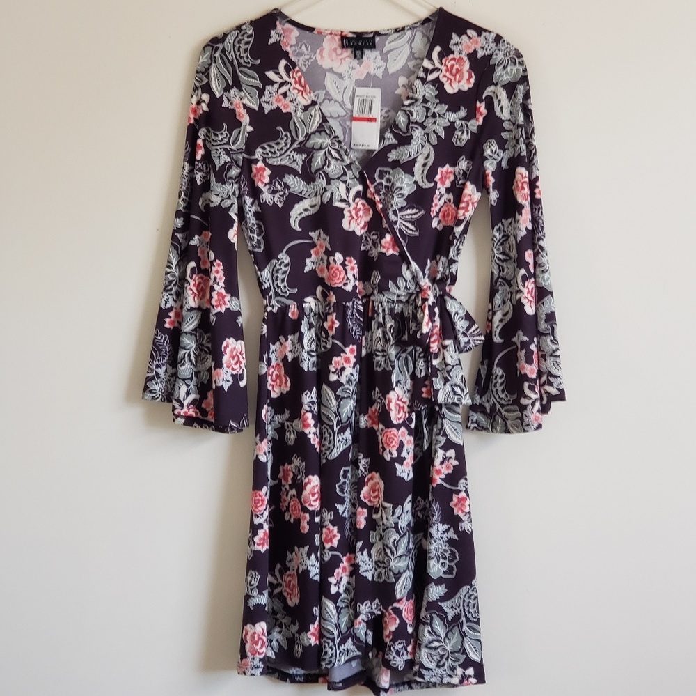 BOBEAU Faux Wrap Black Floral Print Dress
XS - Picture 3 of 8